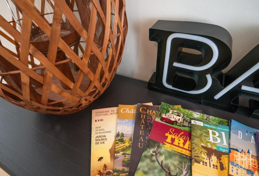 Begonia - Place Plumereau Tours Exterior foto